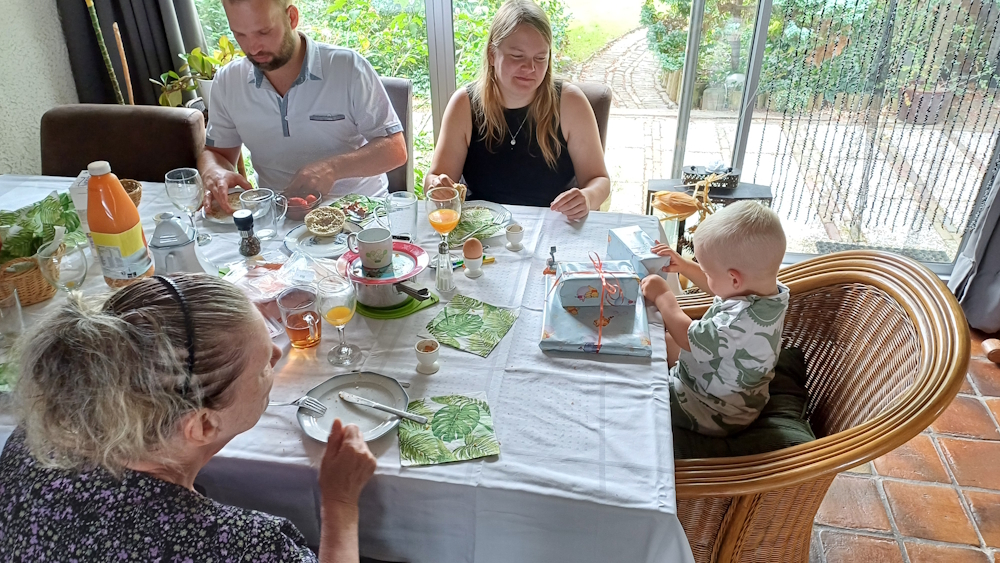 Renske Robin en Jack lunchen